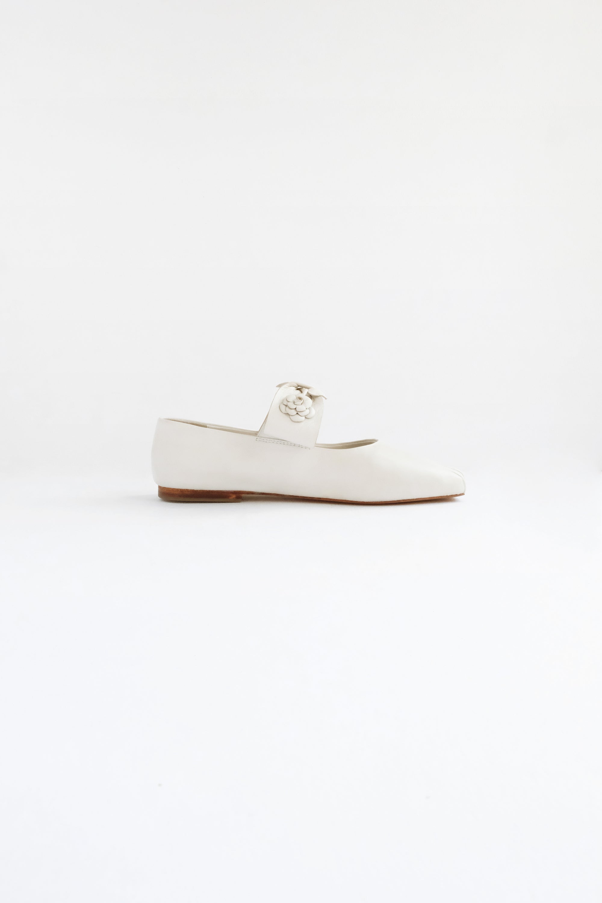 Evelina Ballet Flats in White