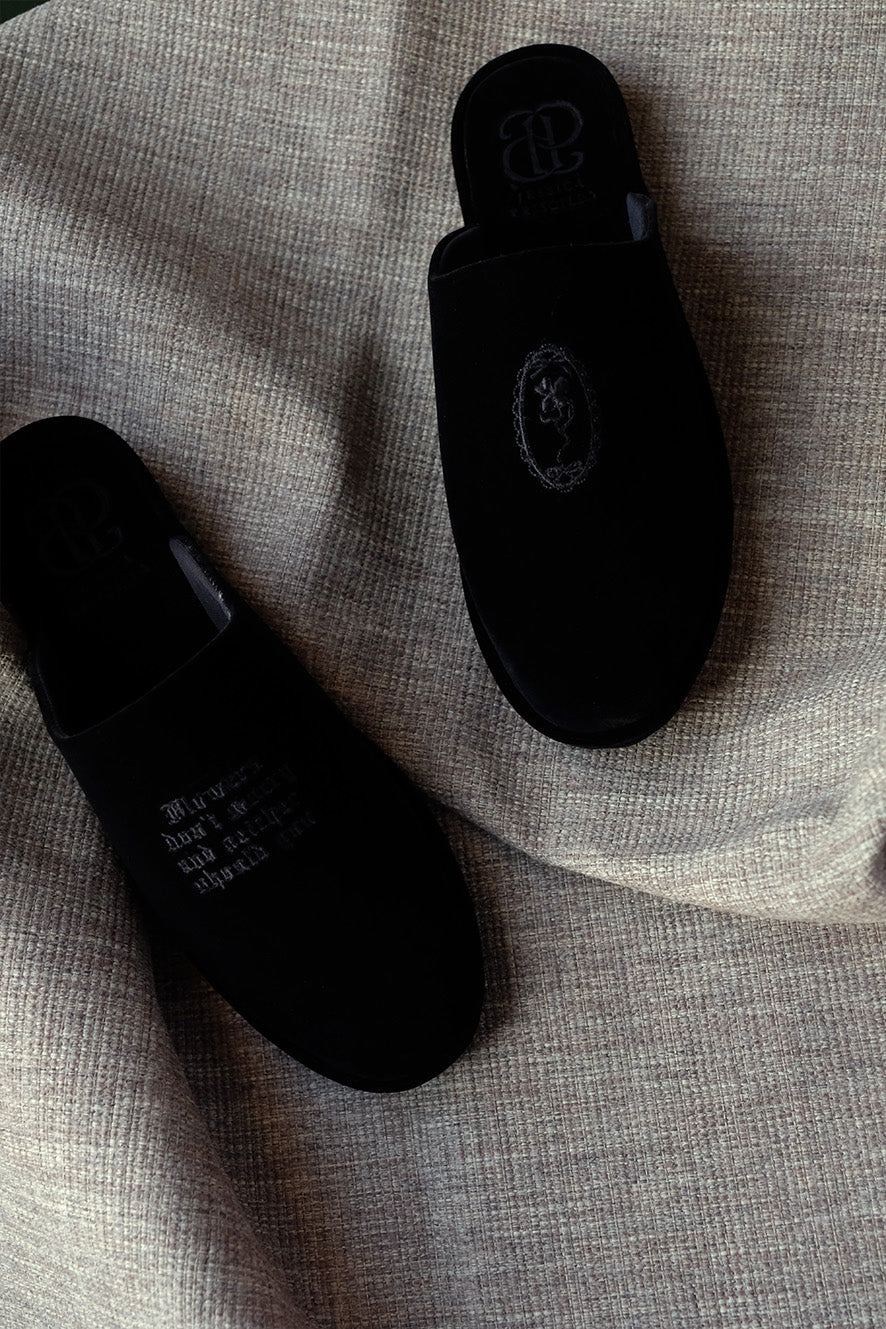 Small Flowers Don't Worry Home Slippers in Black